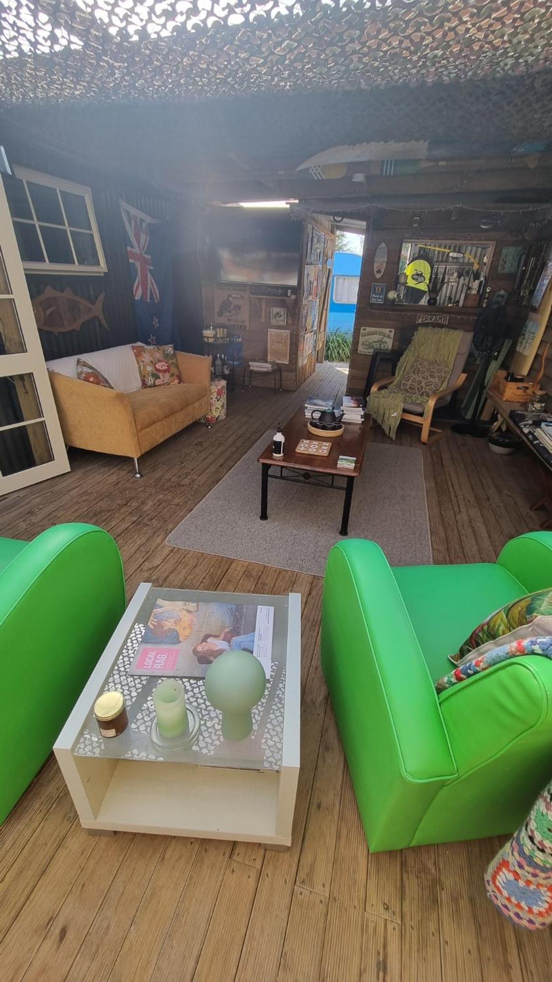Raglan West Retro Beach Vibe Accommodation Exterior photo